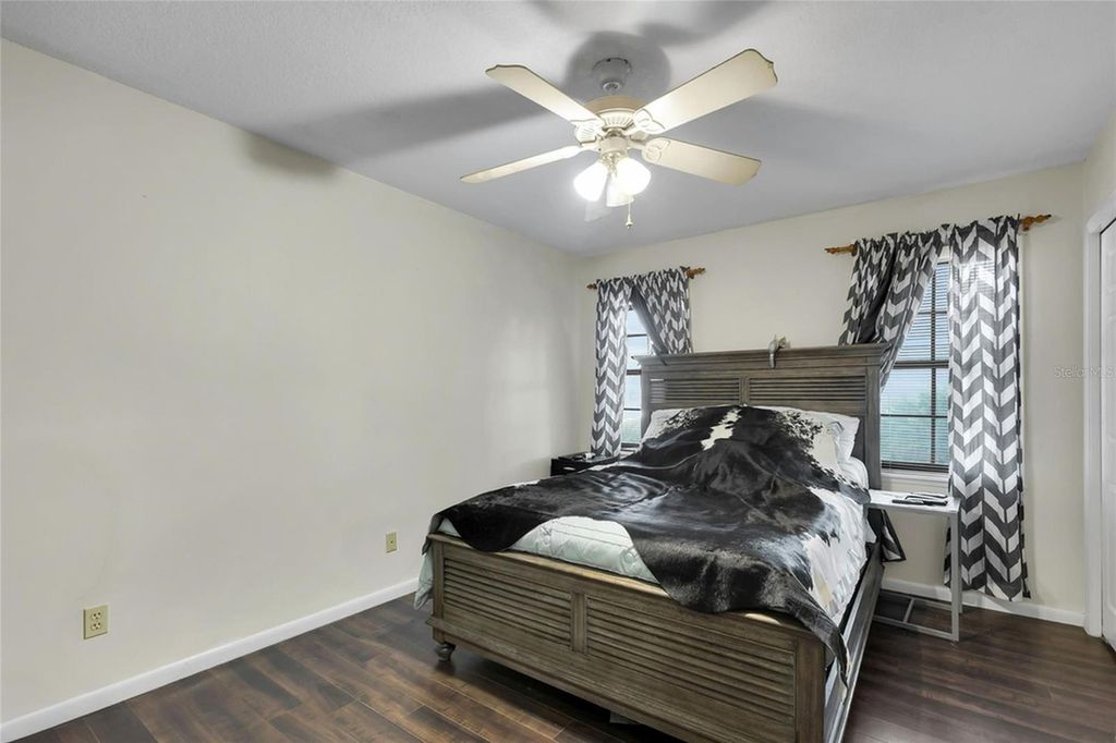 Image 12 of property listing at 3928 SE 14TH PLACE, Ocala, FL 34471