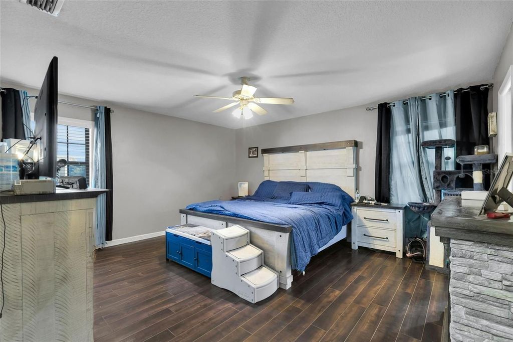 Image 13 of property listing at 3928 SE 14TH PLACE, Ocala, FL 34471