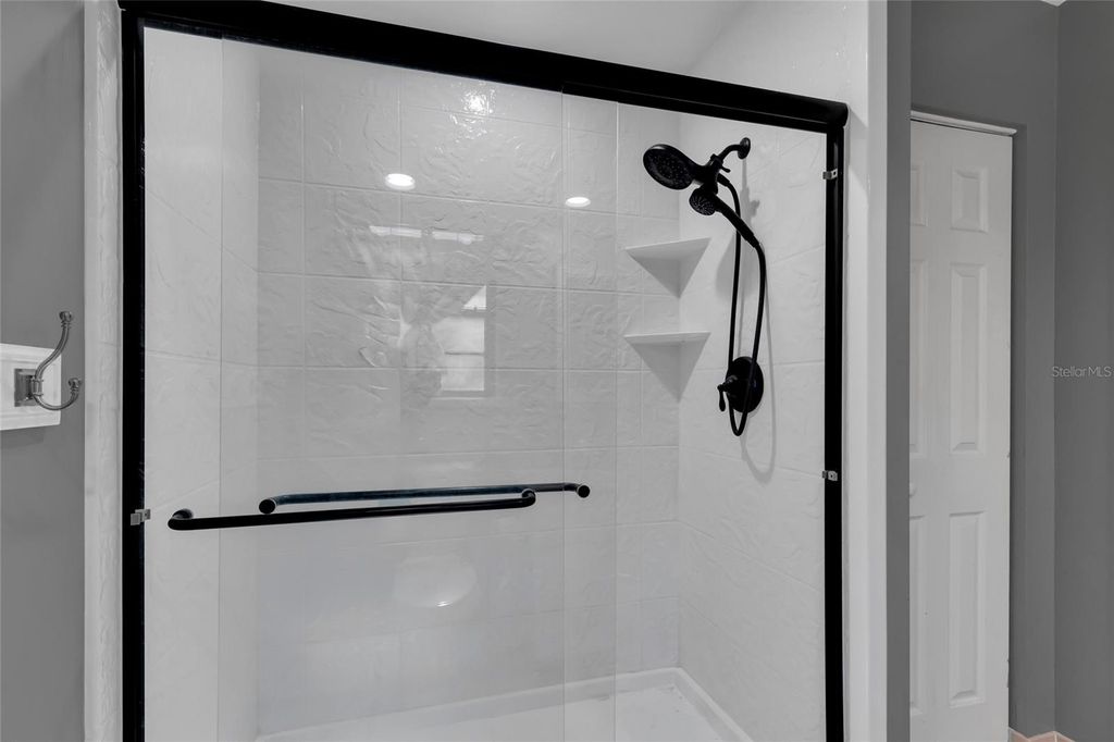 Image 15 of property listing at 3928 SE 14TH PLACE, Ocala, FL 34471