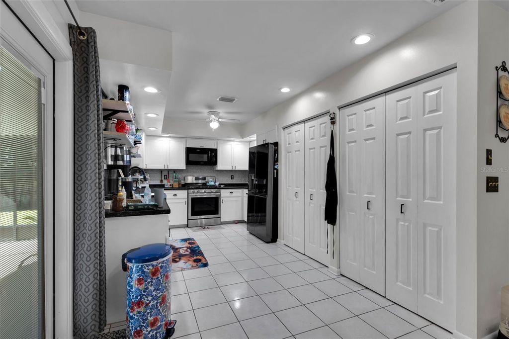 Image 18 of property listing at 3928 SE 14TH PLACE, Ocala, FL 34471