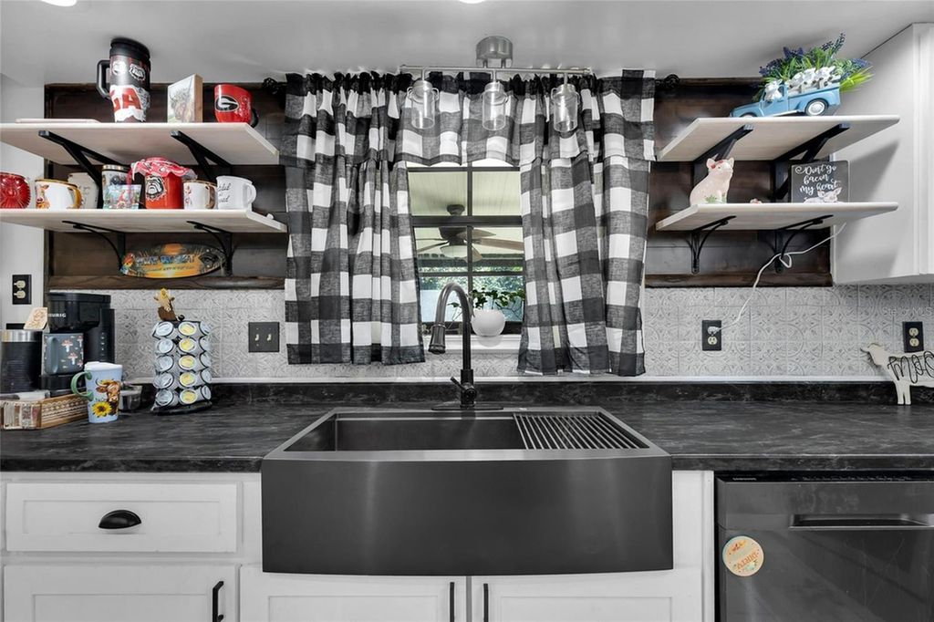 Image 19 of property listing at 3928 SE 14TH PLACE, Ocala, FL 34471