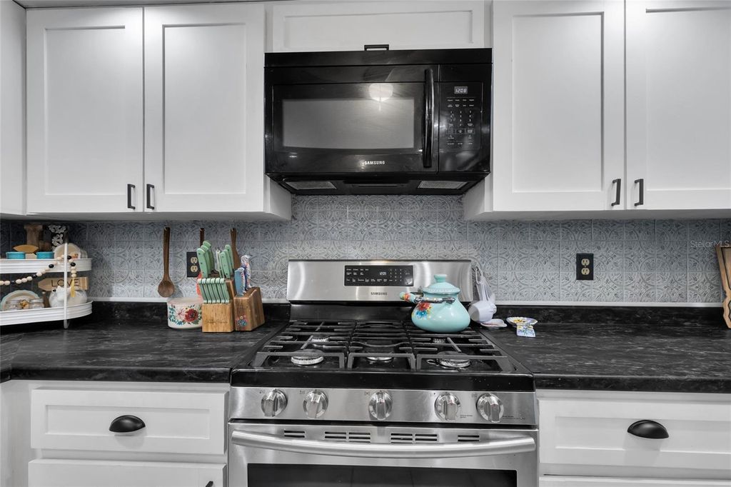 Image 20 of property listing at 3928 SE 14TH PLACE, Ocala, FL 34471