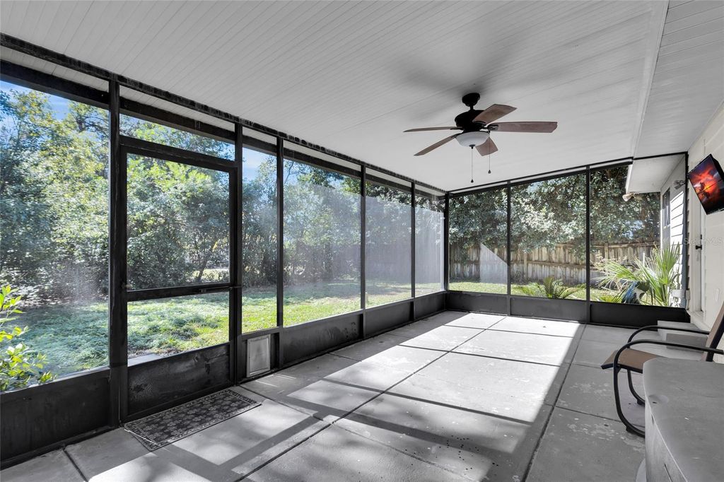 Image 21 of property listing at 3928 SE 14TH PLACE, Ocala, FL 34471