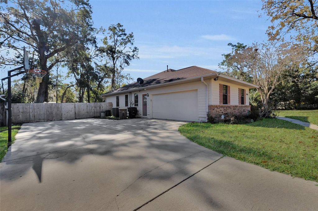 Image 28 of property listing at 3928 SE 14TH PLACE, Ocala, FL 34471