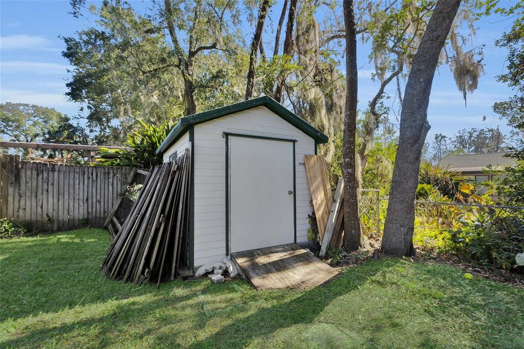 Image 32 of property listing at 3928 SE 14TH PLACE, Ocala, FL 34471