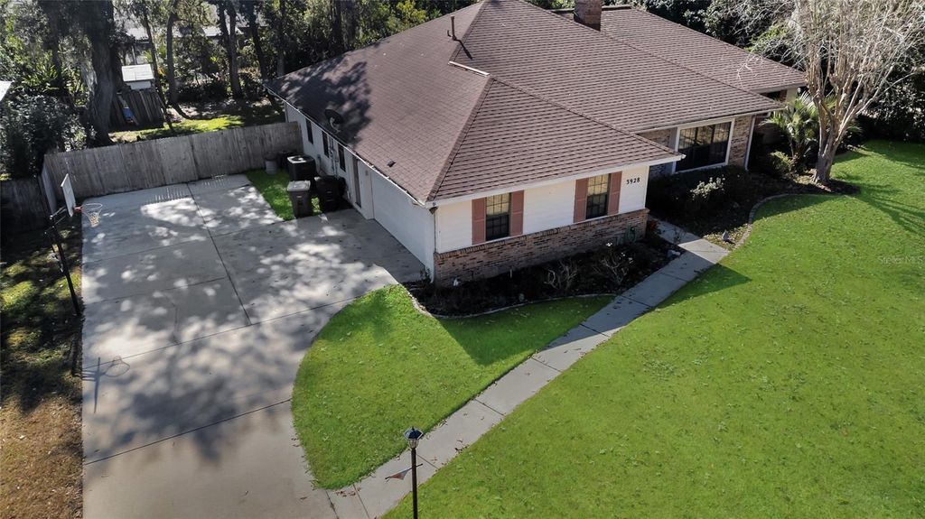 Image 41 of property listing at 3928 SE 14TH PLACE, Ocala, FL 34471