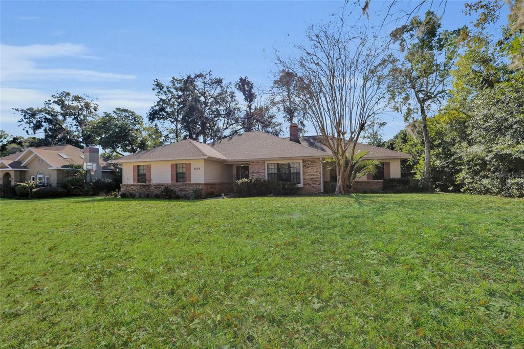 Image 44 of property listing at 3928 SE 14TH PLACE, Ocala, FL 34471