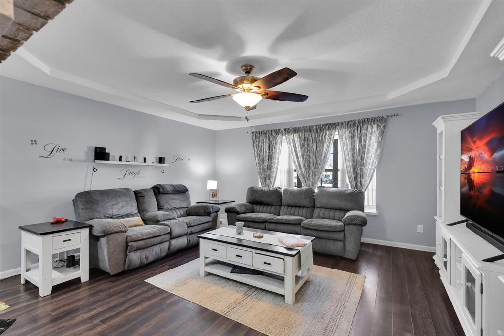 Image 6 of property listing at 3928 SE 14TH PLACE, Ocala, FL 34471