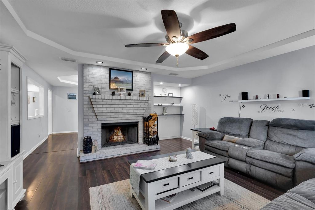 Image 7 of property listing at 3928 SE 14TH PLACE, Ocala, FL 34471