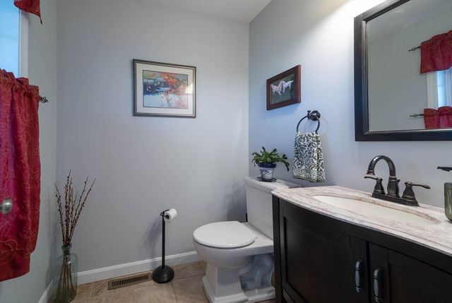 83 Bay Road, Hadley, MA 01035