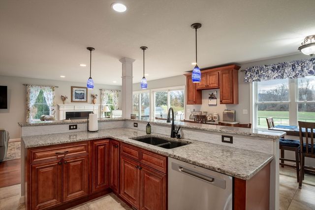 83 Bay Road, Hadley, MA 01035