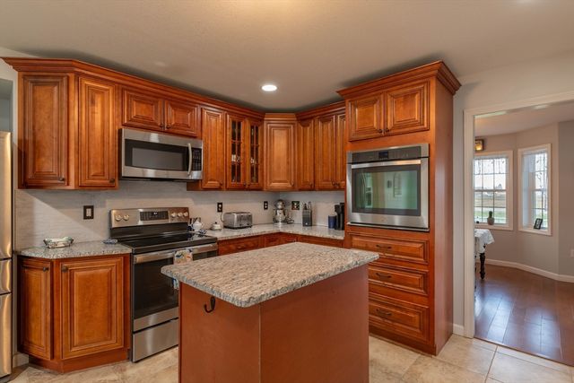 83 Bay Road, Hadley, MA 01035