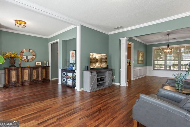 1335 Lyndhurst Way, Roswell, GA 30075