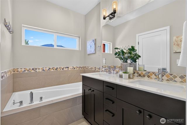 1078 Cabin Creek Lane SW, Issaquah, WA 98027