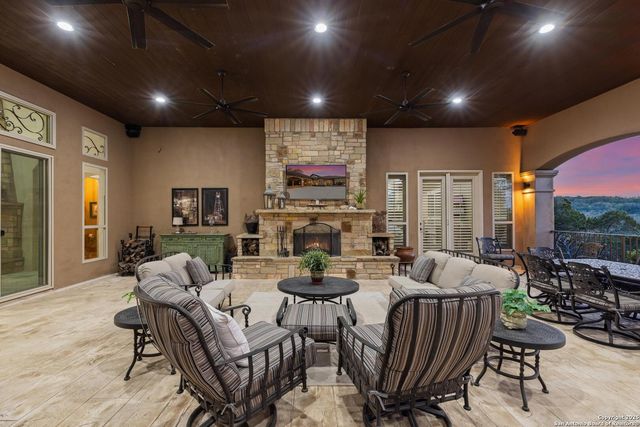 986 Riverforest, New Braunfels, TX 78132