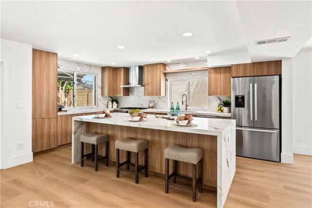 3368 California, Costa Mesa, CA 92626