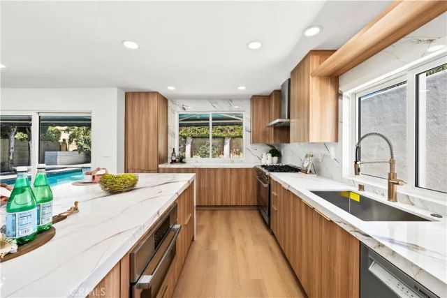 3368 California, Costa Mesa, CA 92626