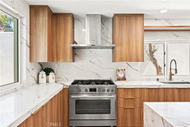 3368 California, Costa Mesa, CA 92626