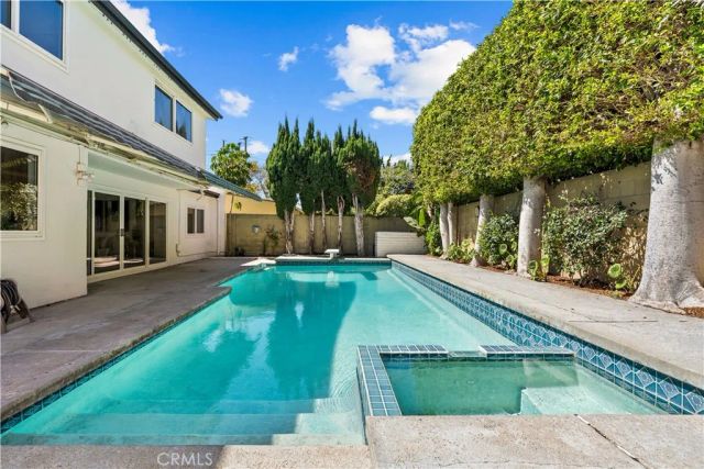 3368 California, Costa Mesa, CA 92626