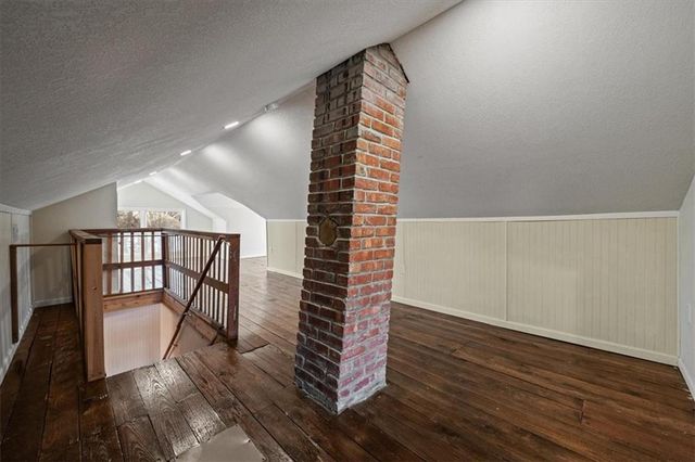 904 E Kaskaskia Street, Paola, KS 66071