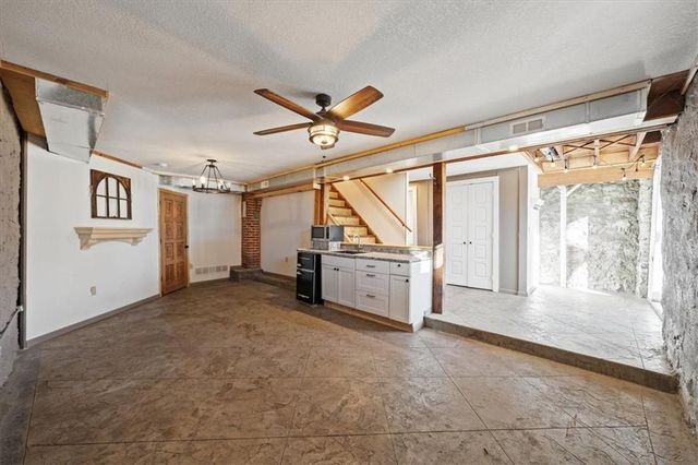 904 E Kaskaskia Street, Paola, KS 66071