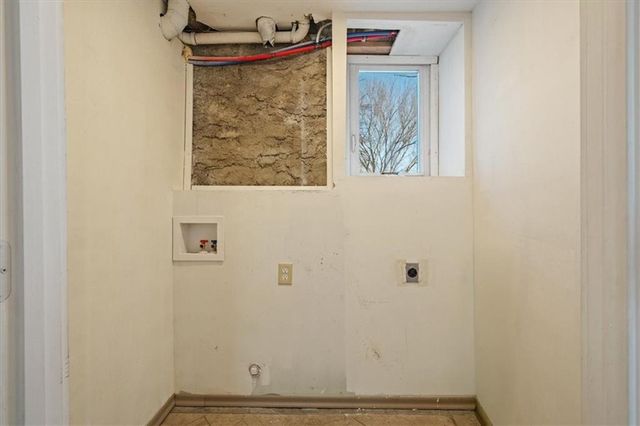 904 E Kaskaskia Street, Paola, KS 66071