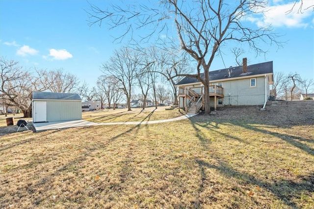 904 E Kaskaskia Street, Paola, KS 66071