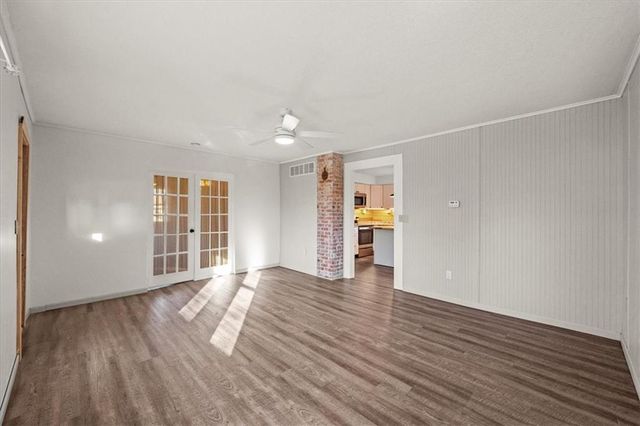 904 E Kaskaskia Street, Paola, KS 66071