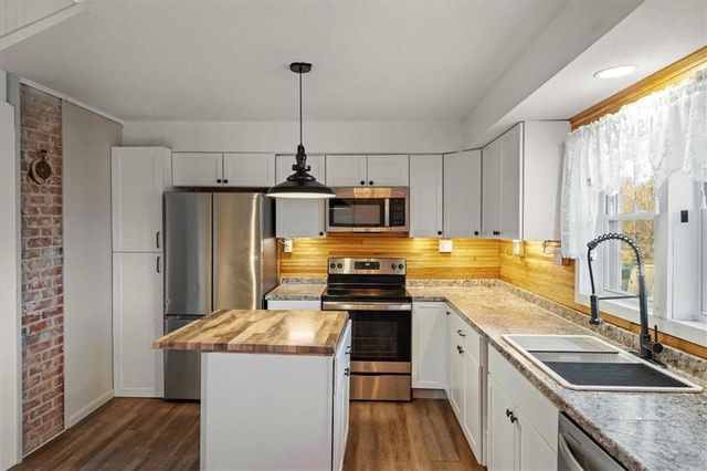 904 E Kaskaskia Street, Paola, KS 66071