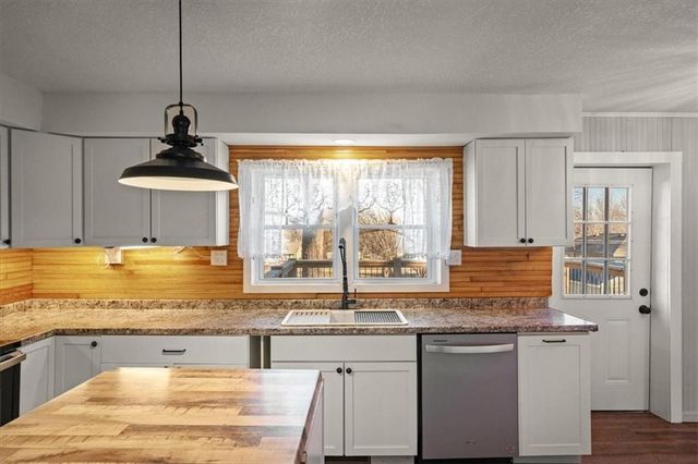 904 E Kaskaskia Street, Paola, KS 66071