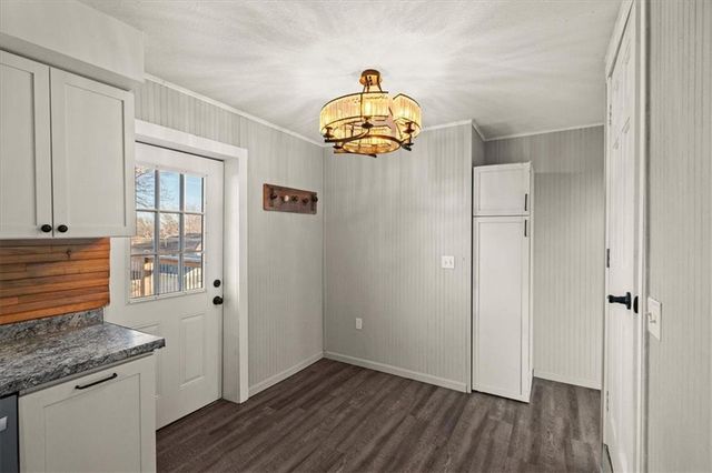 904 E Kaskaskia Street, Paola, KS 66071