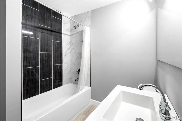 8900 Moritz Avenue, St Louis, MO 63144