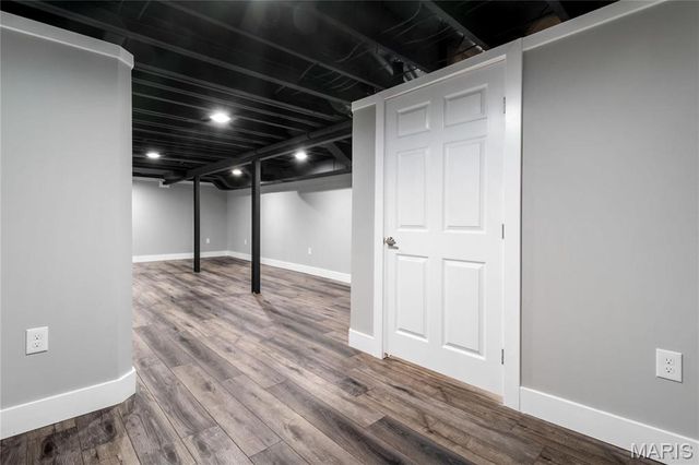 8900 Moritz Avenue, St Louis, MO 63144