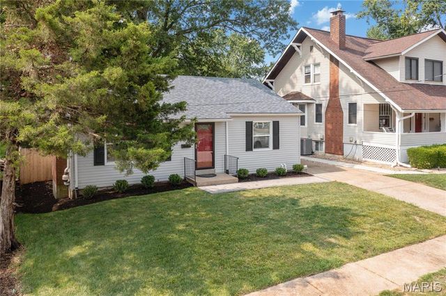 8900 Moritz Avenue, St Louis, MO 63144