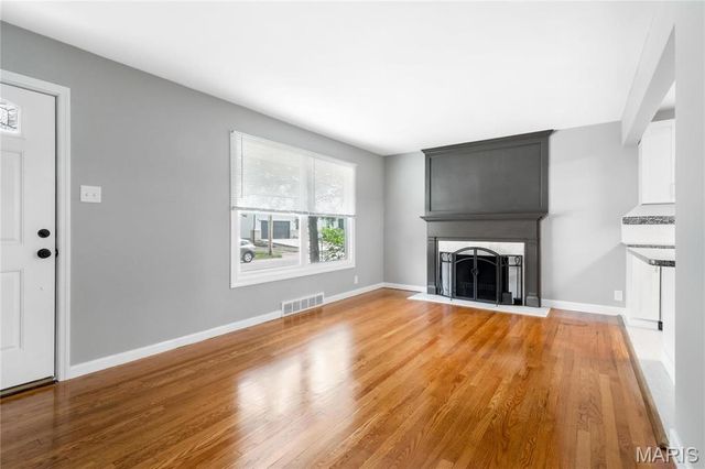 8900 Moritz Avenue, St Louis, MO 63144