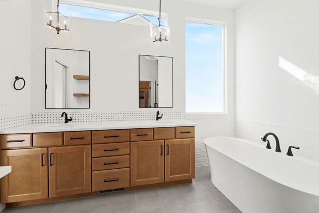 3216 N Bedford Ct, Wichita, KS 67226