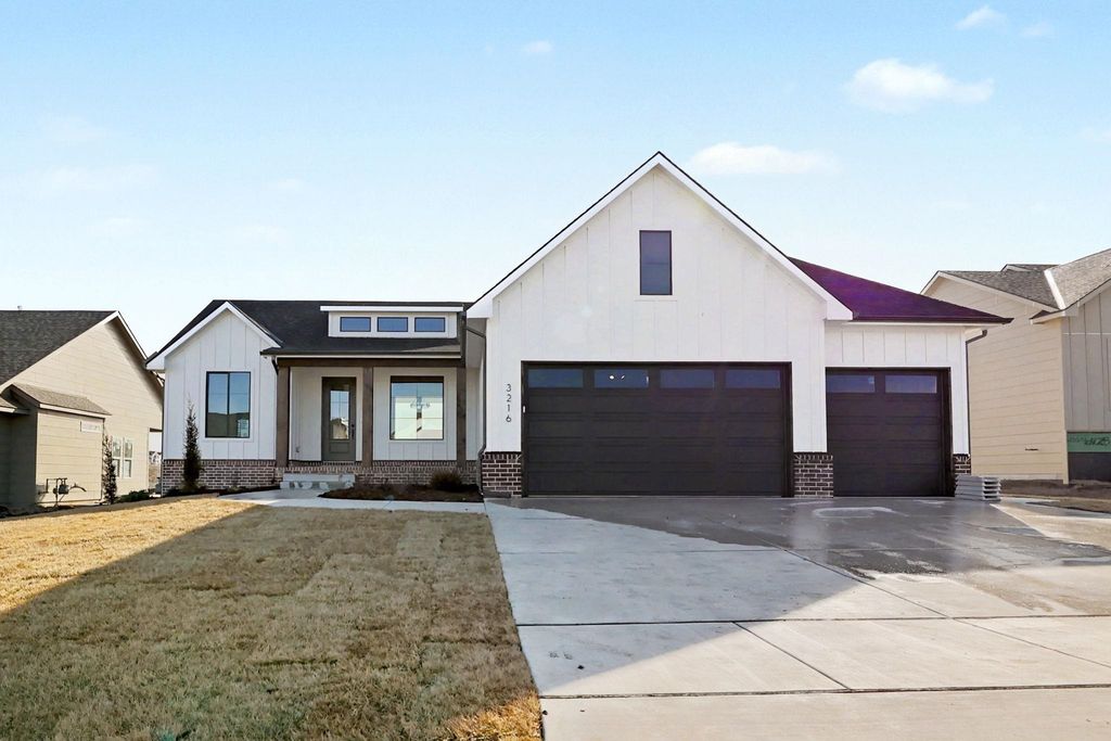 3216 N Bedford Ct, Wichita, KS 67226