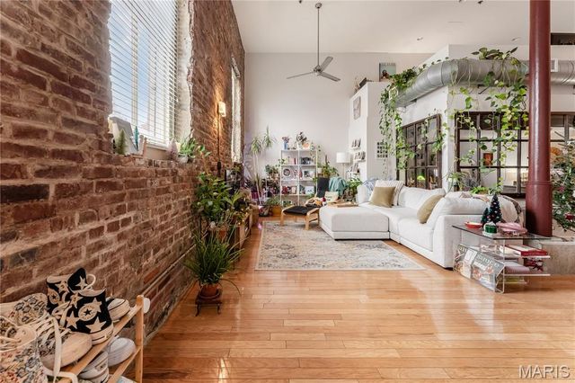 900 Allen Avenue, St Louis, MO 63104