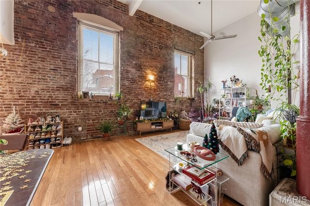 900 Allen Avenue, St Louis, MO 63104