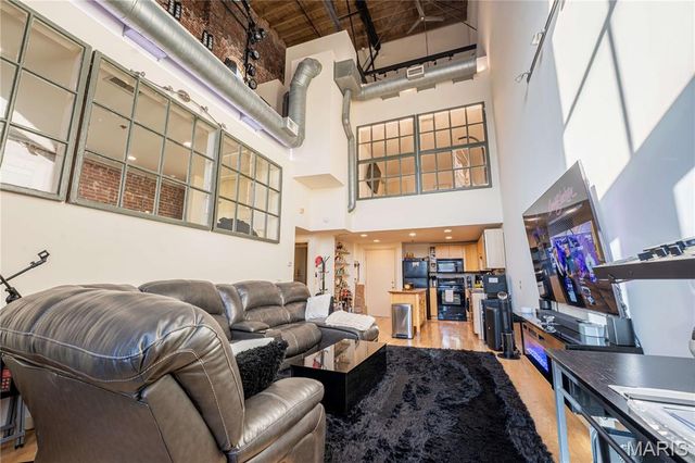 900 Allen Avenue, St Louis, MO 63104