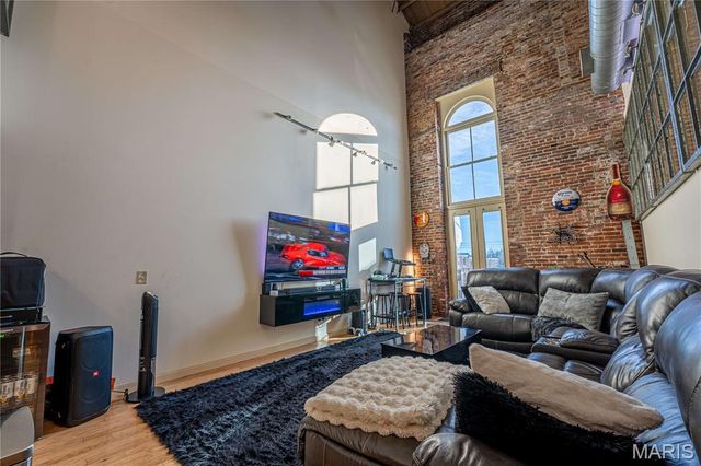 900 Allen Avenue, St Louis, MO 63104