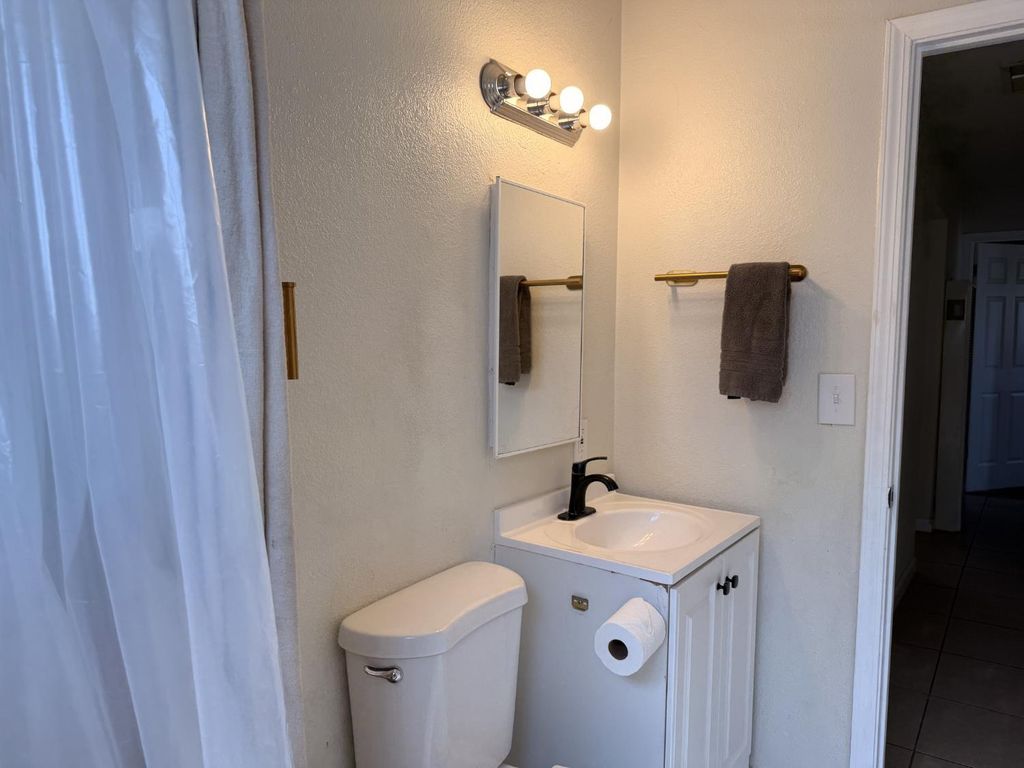 Image 17 of property listing at 30708 Road 70, Goshen, CA 93227