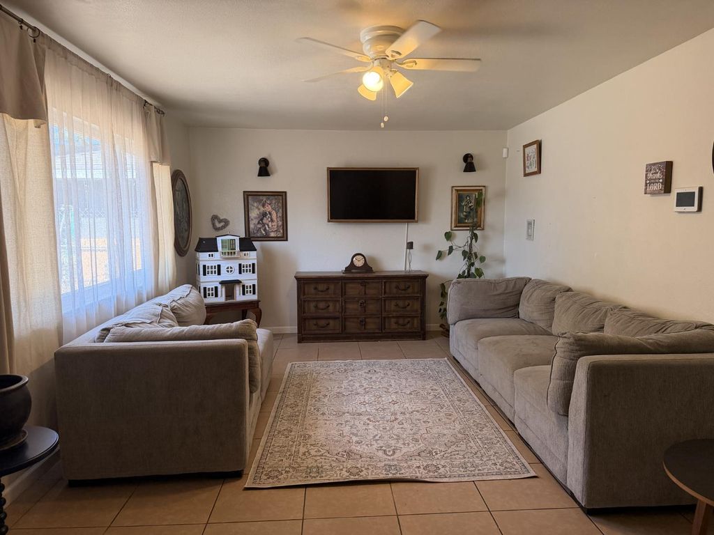 Image 4 of property listing at 30708 Road 70, Goshen, CA 93227