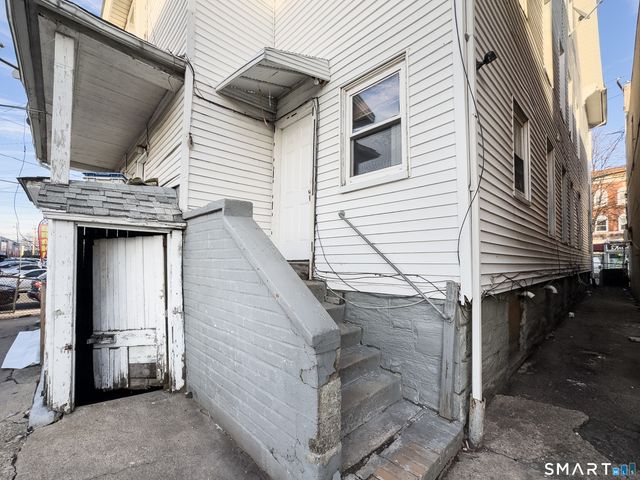 1995 Main Street 1st floor Left, Bridgeport, CT 06604