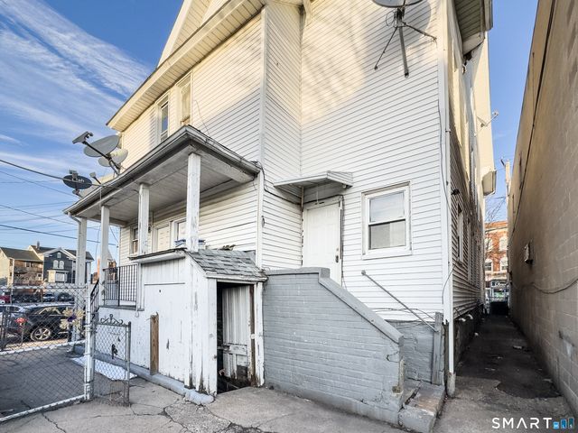 1995 Main Street 1st floor Left, Bridgeport, CT 06604