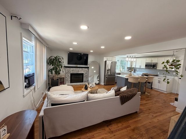643 Boston St, Lynn, MA 01905