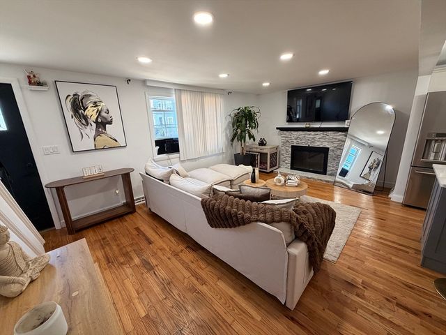 643 Boston St, Lynn, MA 01905