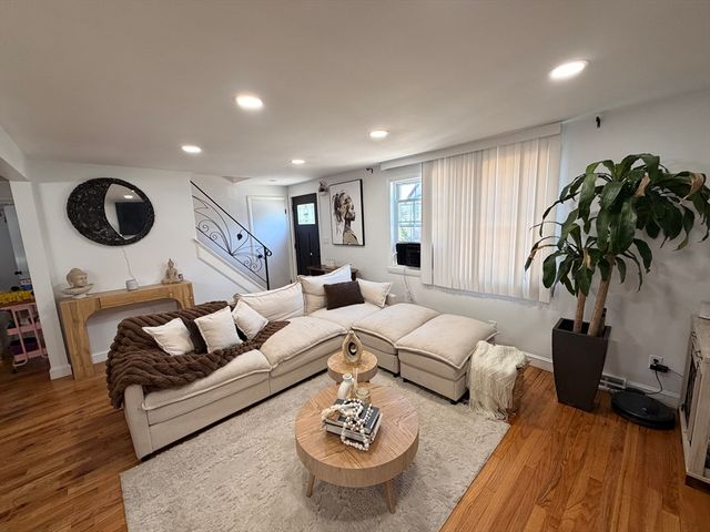 643 Boston St, Lynn, MA 01905