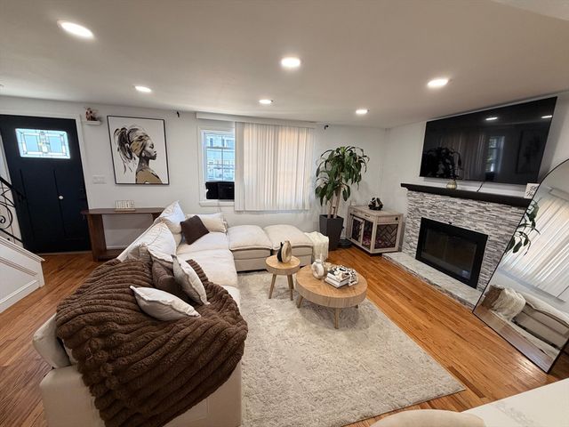 643 Boston St, Lynn, MA 01905