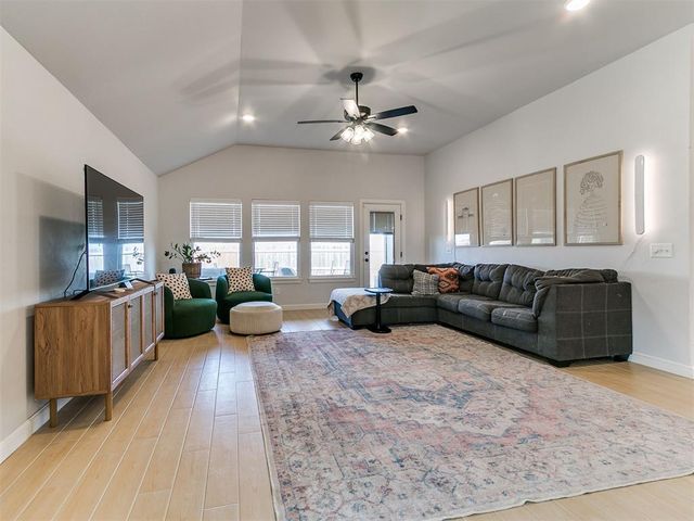 13316 Mesquite Trail, Yukon, OK 73099